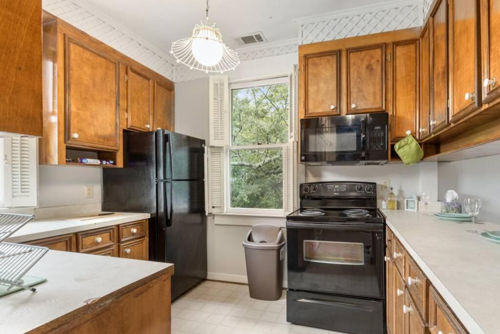 Beautiful Home in Rosewood Area, Minutes From the Stadium & DownTown - Housity
