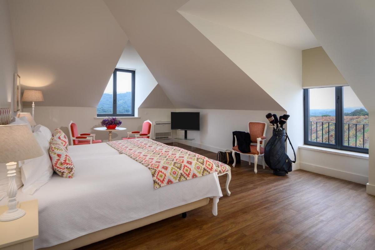 Uma cama ou camas num quarto em Hotel Casa Palmela - Small Luxury Hotels of The World, Hotel & Villas
