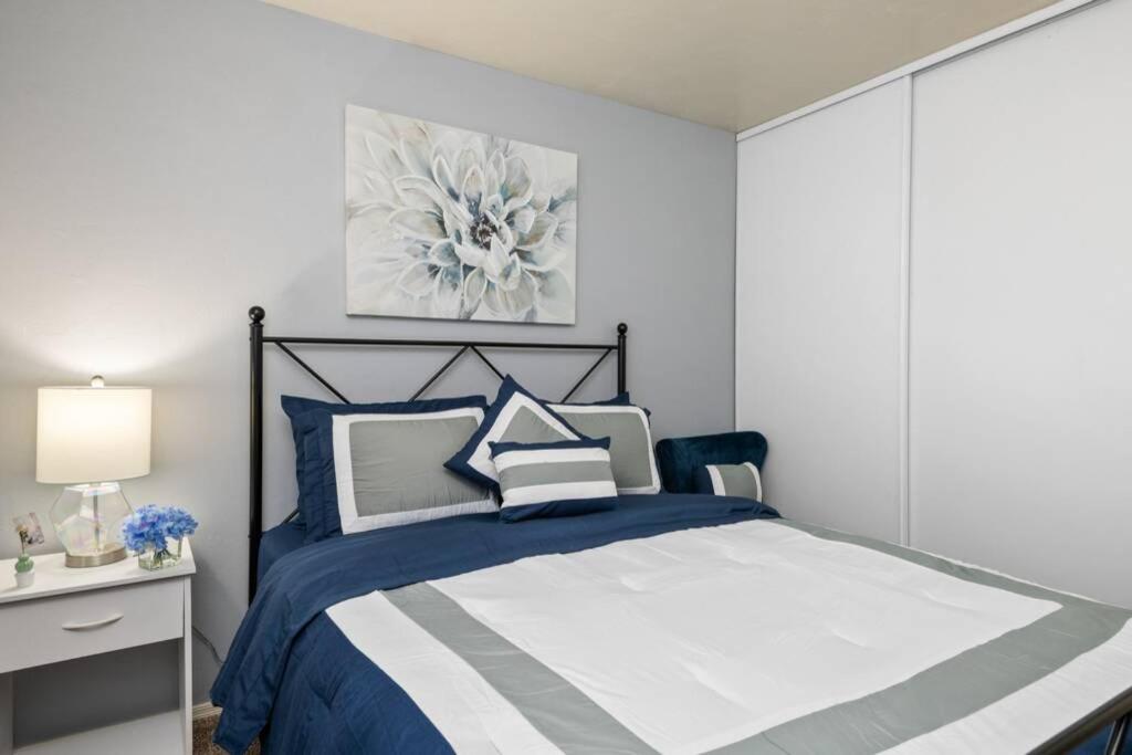 Sunset Foothills 2BR/1BA Condo; Mins to UofA,Hiking,&Food - Housity