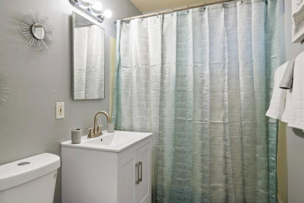 Sunset Foothills 2BR/1BA Condo; Mins to UofA,Hiking,&Food - Housity