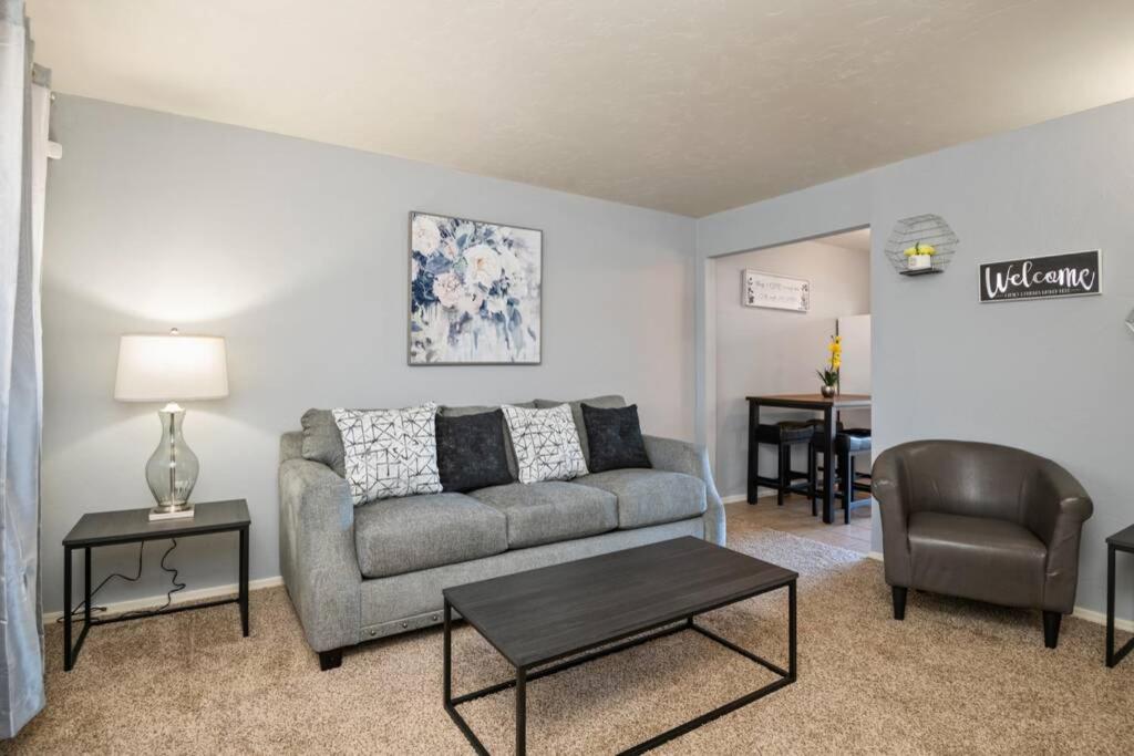 Sunset Foothills 2BR/1BA Condo; Mins to UofA,Hiking,&Food - Housity