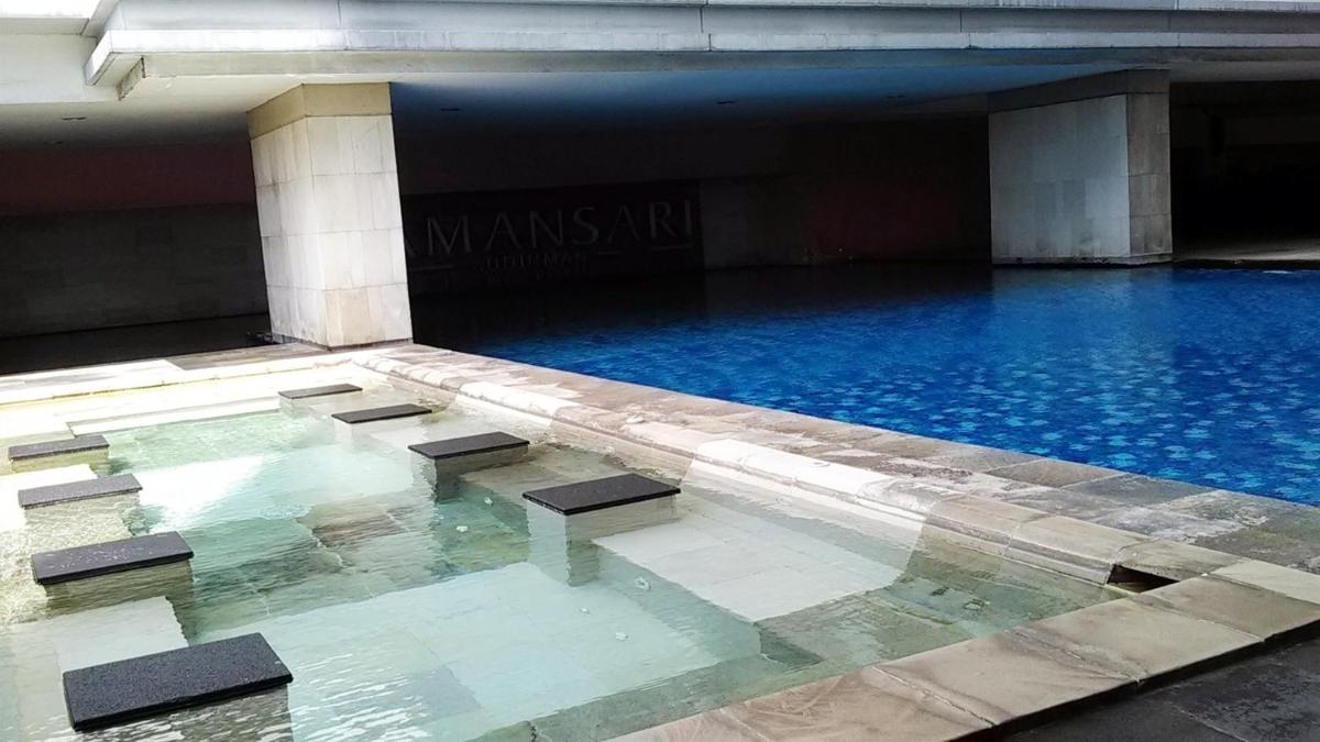 Comfort Studio Tamansari Sudirman Apartment By Travelio - Housity