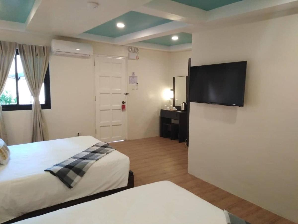 R Bed and Breakfast - Housity