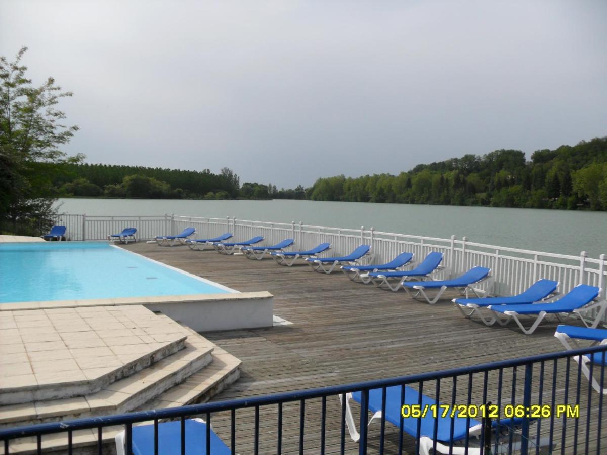 Le Hameau du Lac avec piscine dans résidence, ,appart classé 1 étoile - Housity