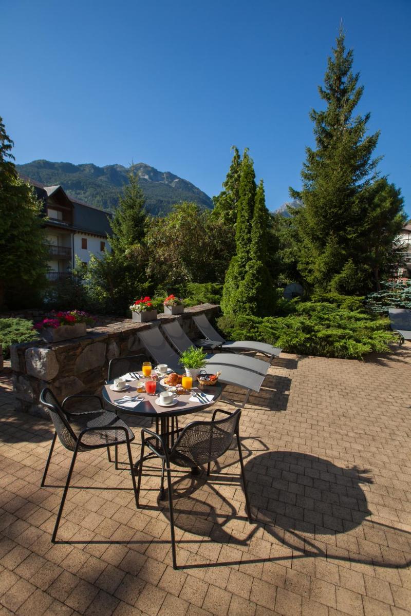 Vue générale sur la montagne ou vue sur la montagne depuis l'hôtel