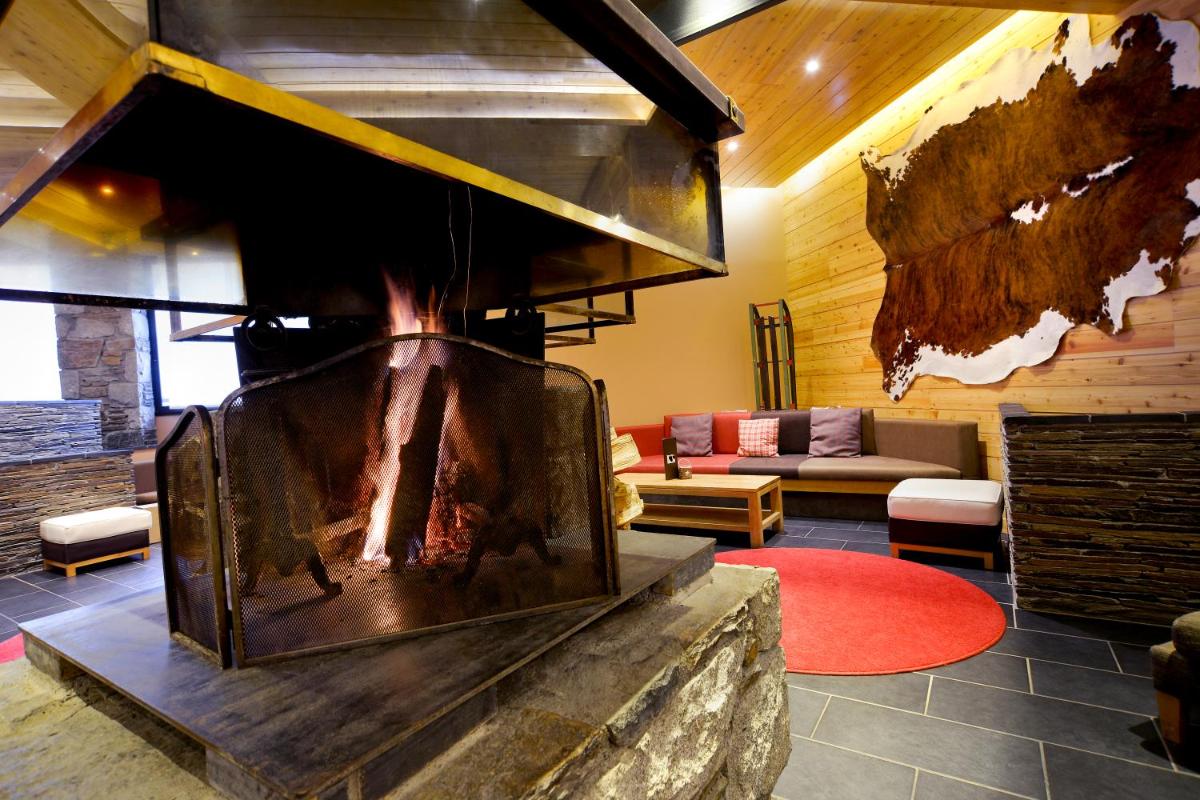 Coin salon dans l'établissement Mercure Saint-Lary