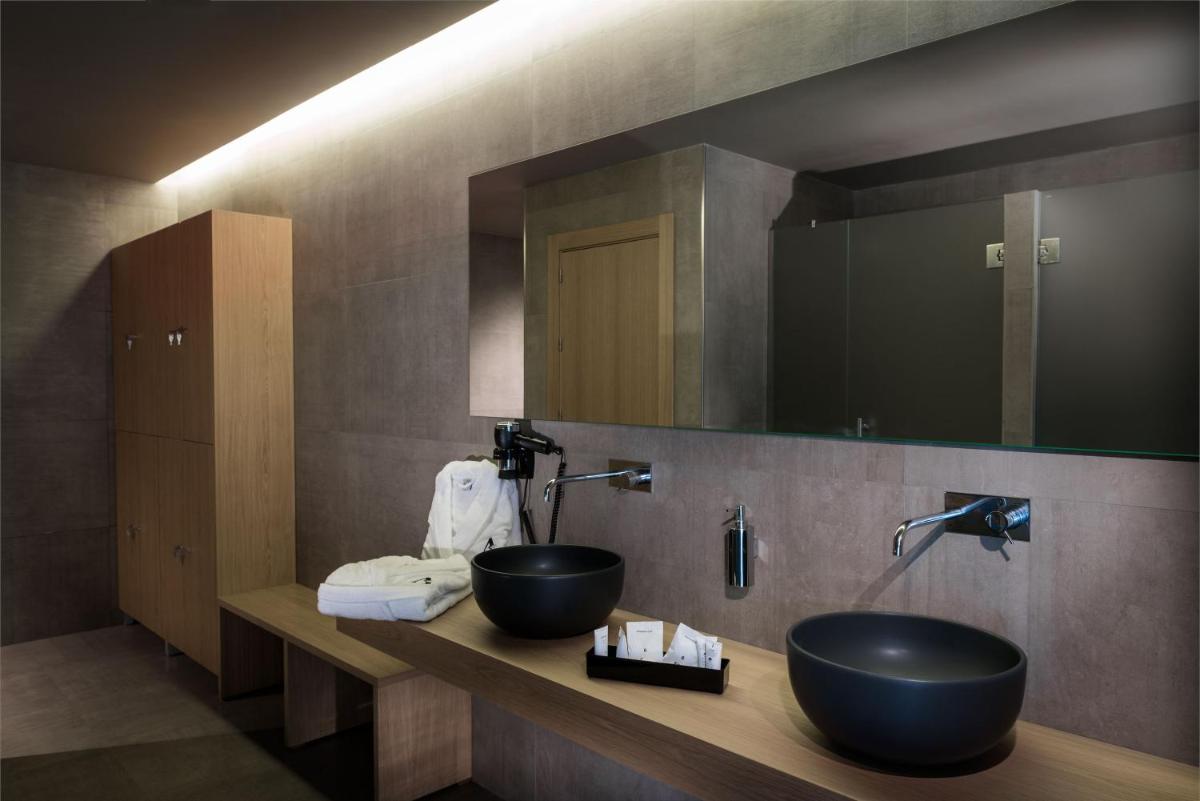 Un baño de Hotel Spa Elia
