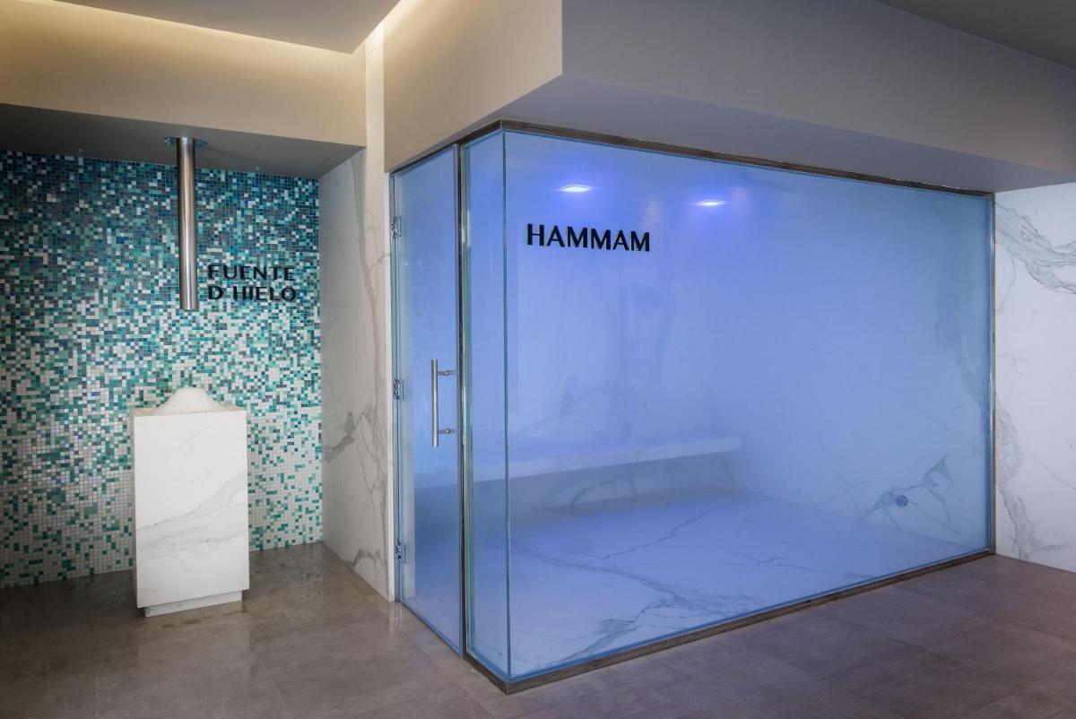 Un baño de Hotel Spa Elia