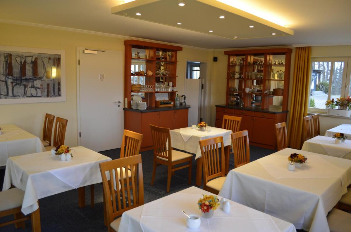 Hotel Pension Bellevue - Housity