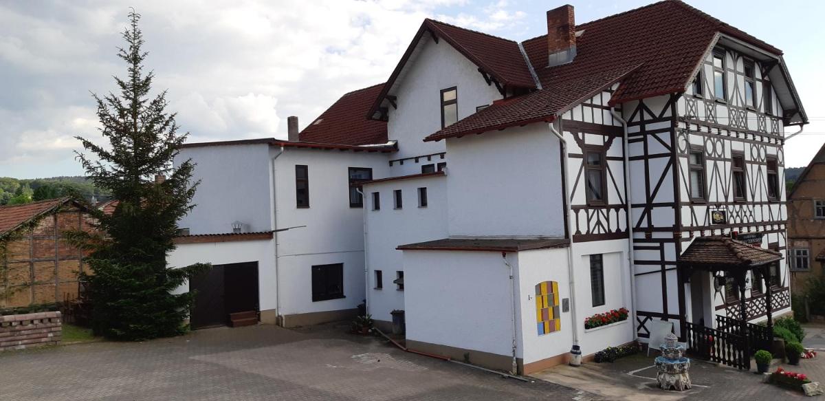 Pension Hirsch/Schwan - Housity