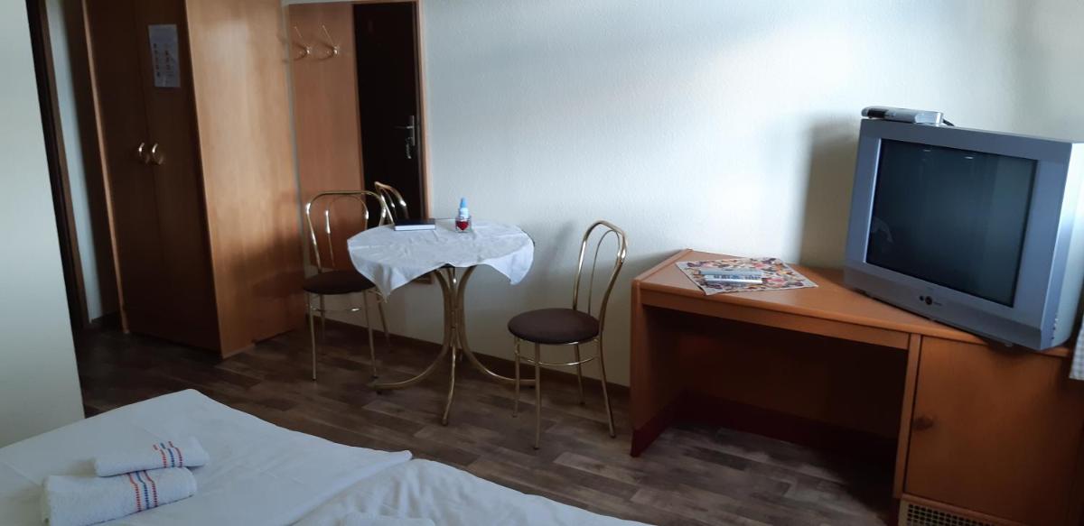 Pension Hirsch/Schwan - Housity