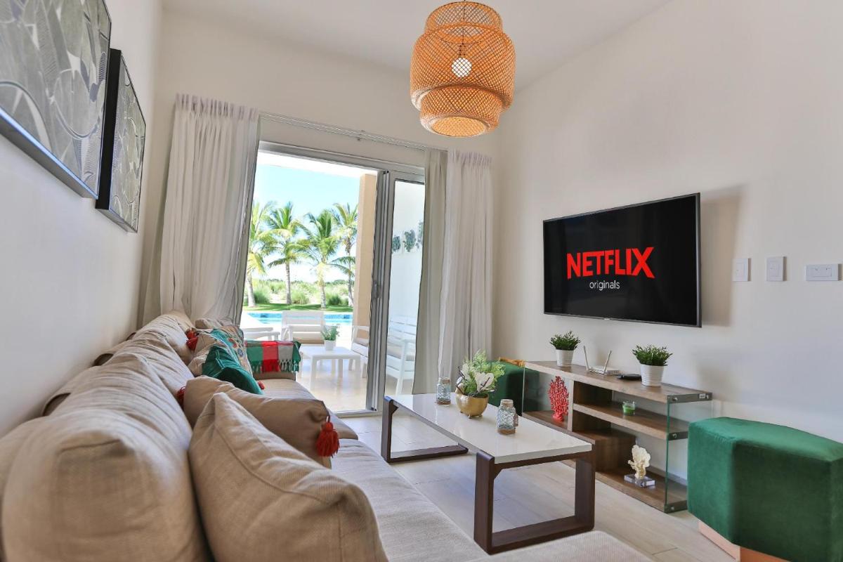 Beach Club & Pool W Smarttvhard Rock Condo - Housity