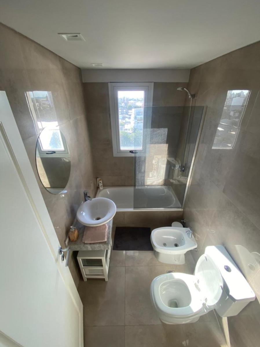 Departamento Bv. Pellegrini 1 dorm Santa Fe Capital. - Housity