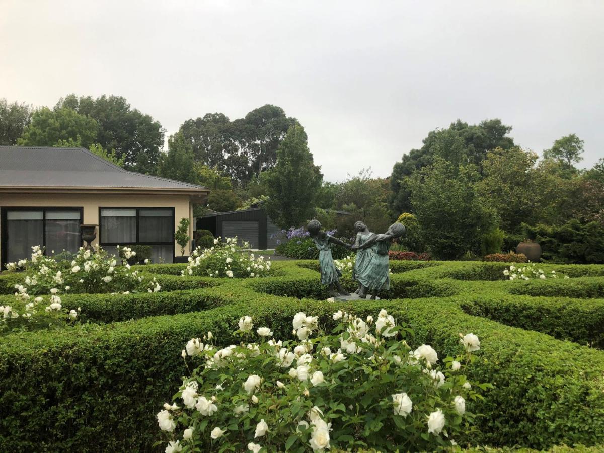 Wotama, Macedon B and B, Honour Ave, Mount Macedon - Housity