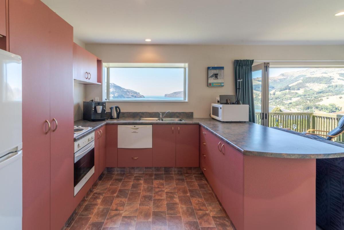 Seaview Outlook - Wainui Holiday Home - Housity
