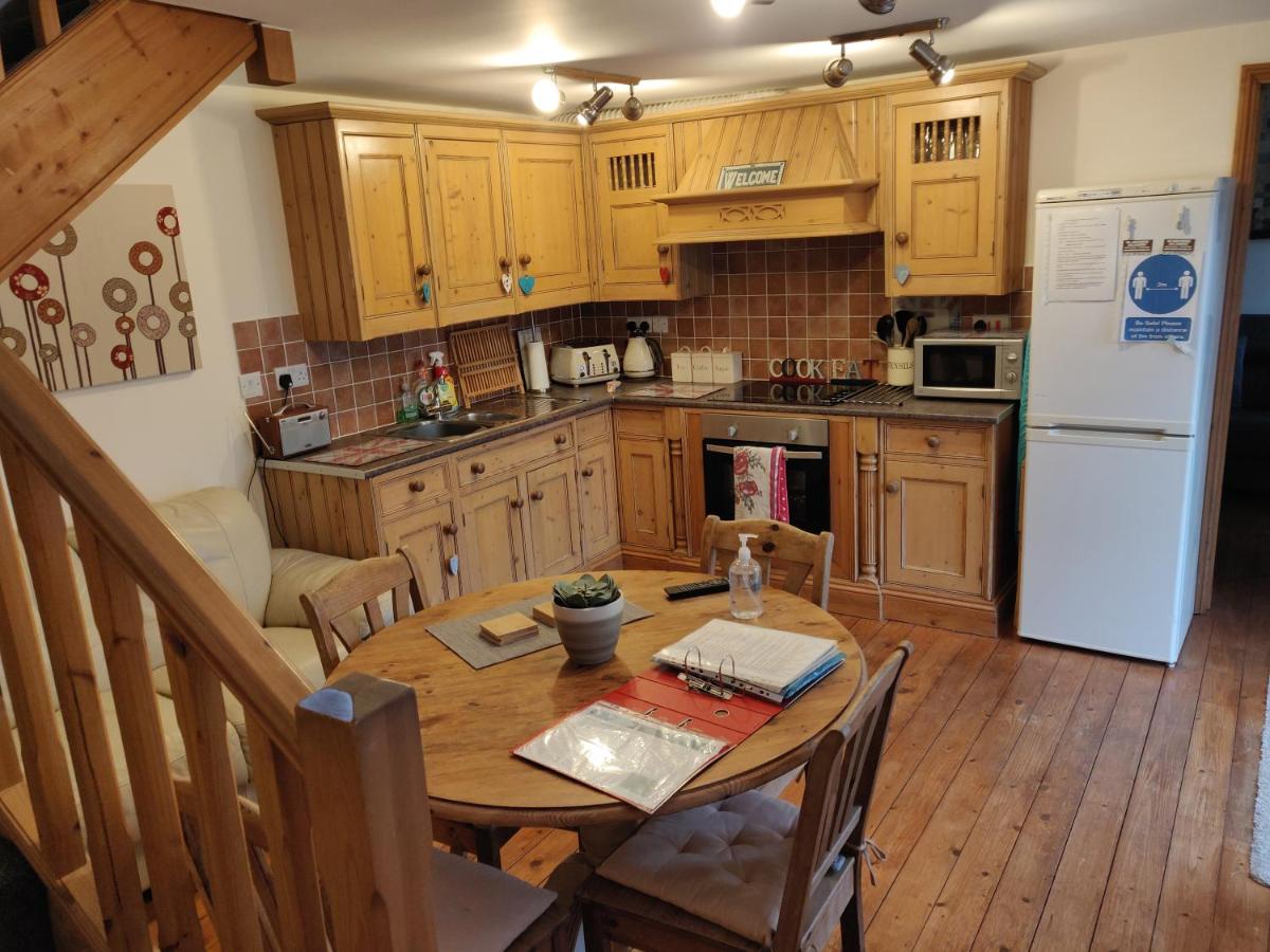 Courtyard Cottage - Great Paxton - Housity