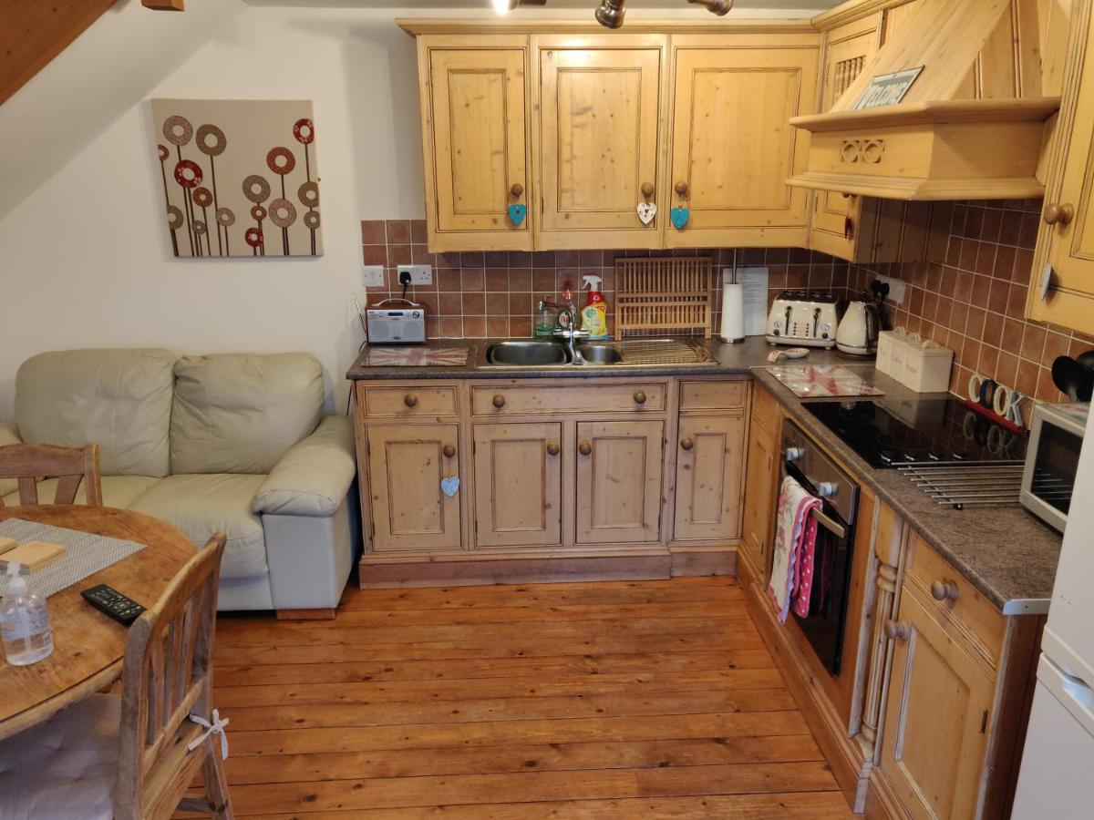 Courtyard Cottage - Great Paxton - Housity