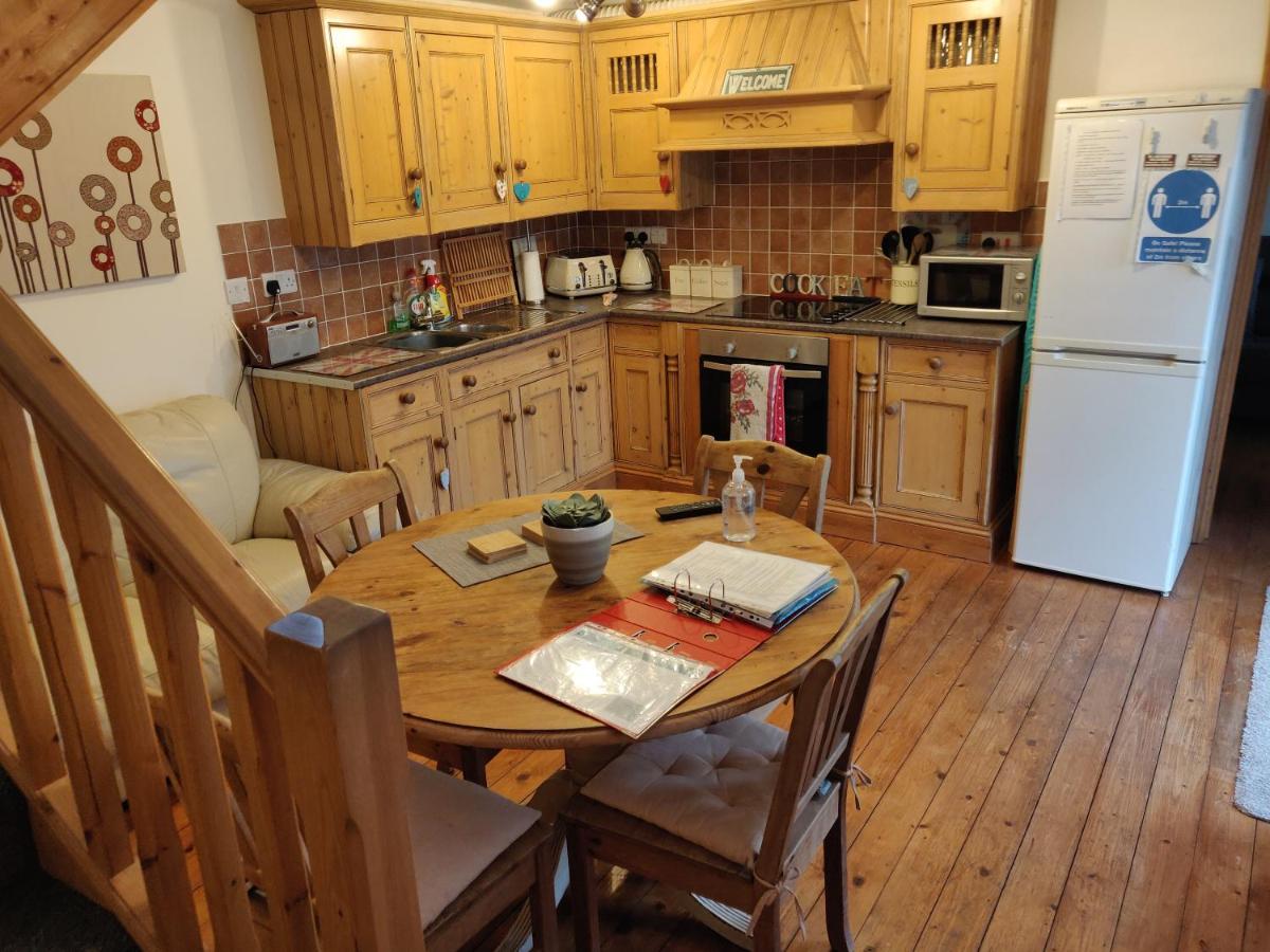 Courtyard Cottage - Great Paxton - Housity