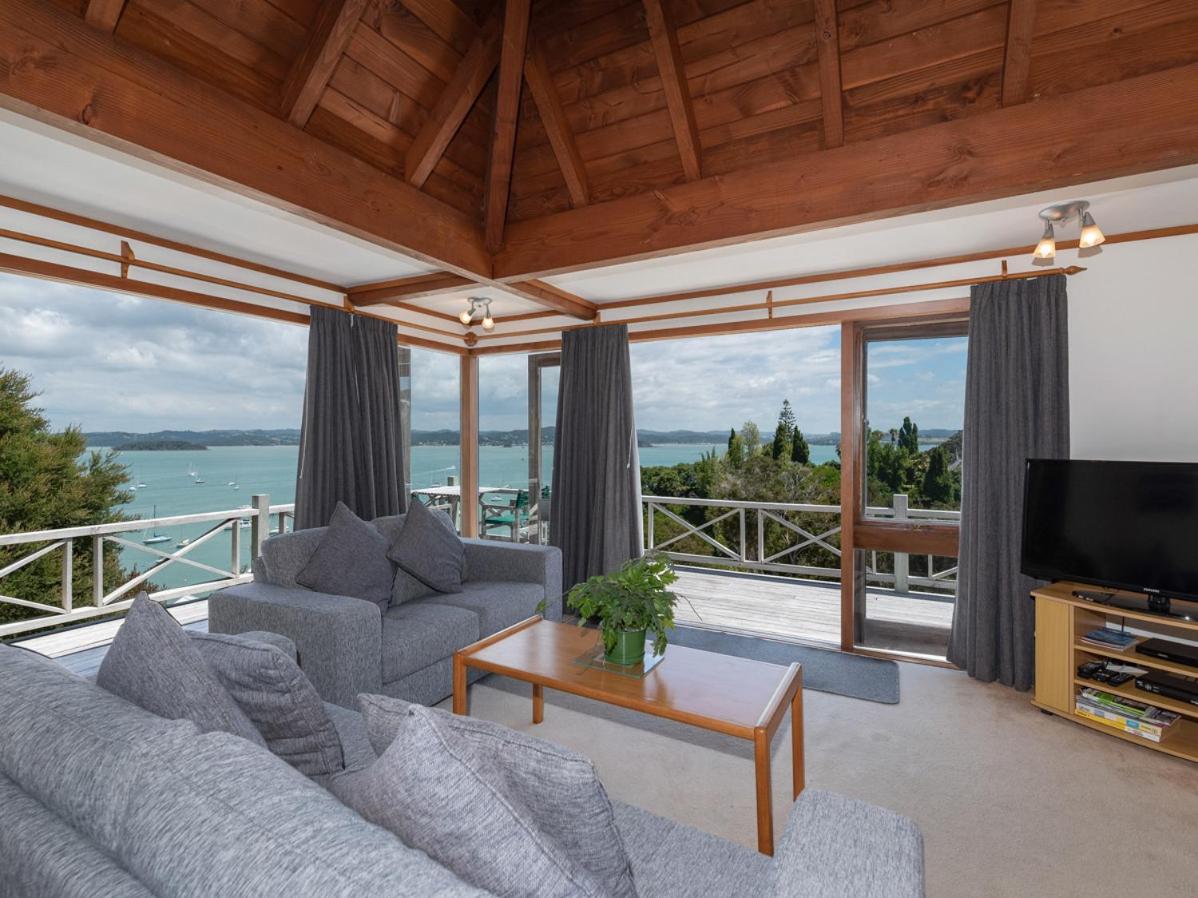 Te Maiki Escape - Russell Holiday Home - Housity