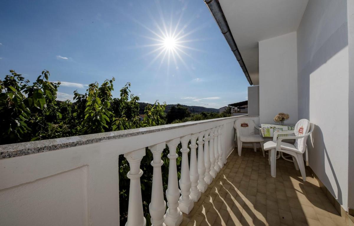 Apartment Ante Kampor - Housity