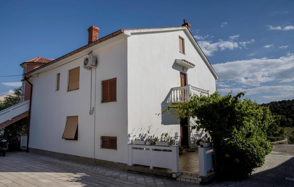 Apartment Ante Kampor - Housity