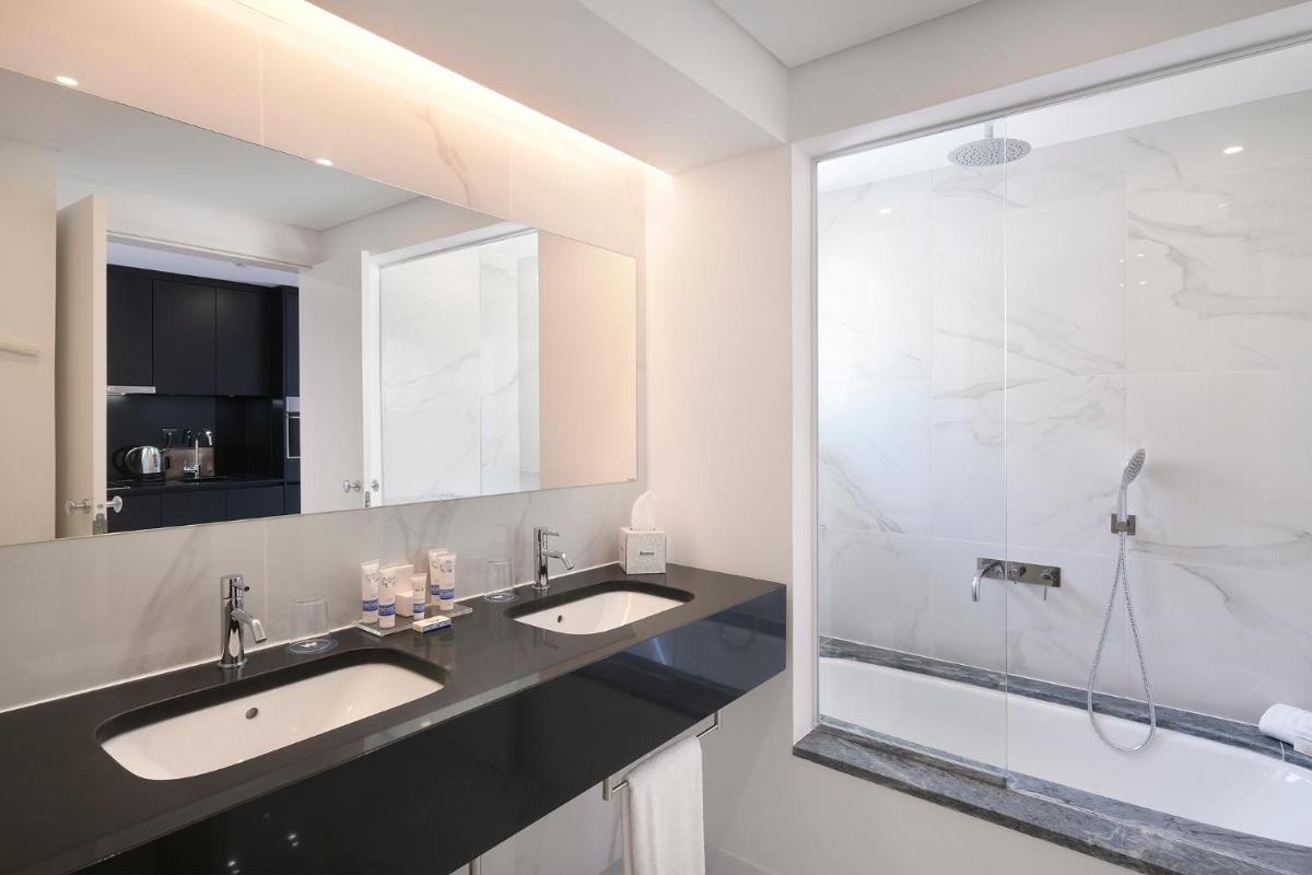 Uma casa de banho em Royal Obidos Scenic Resort