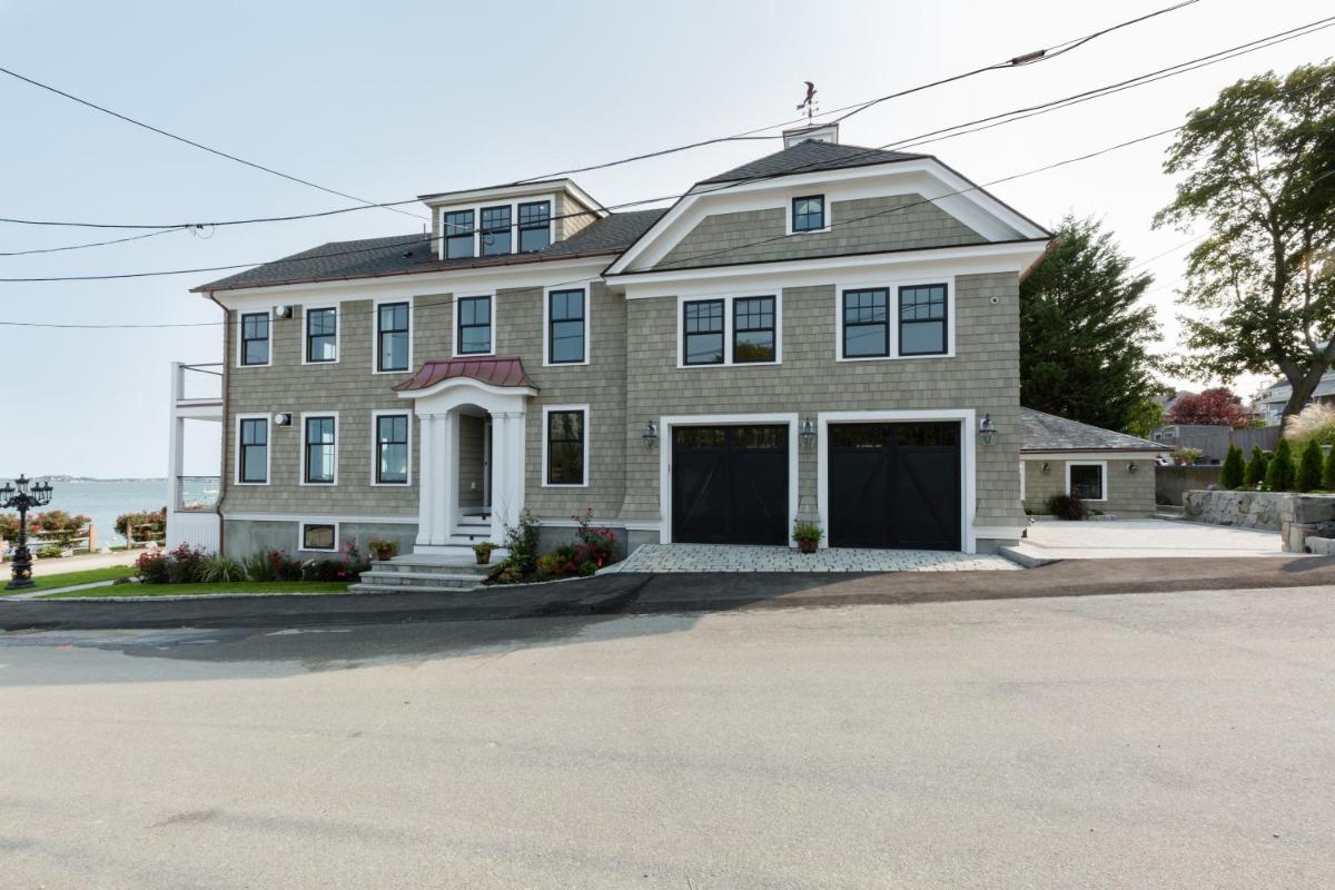 Luxury Oceanfront Bayside Jewel - Housity