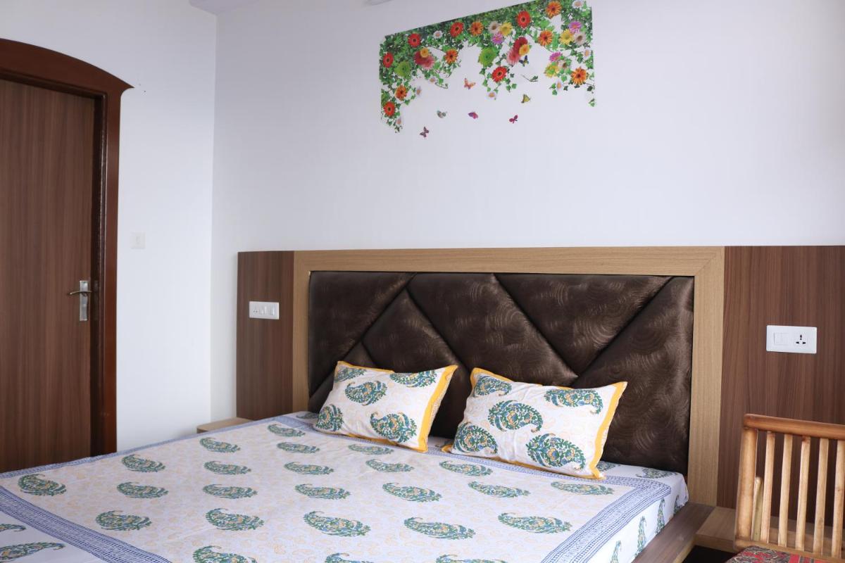 Sai Service Apartment - Housity