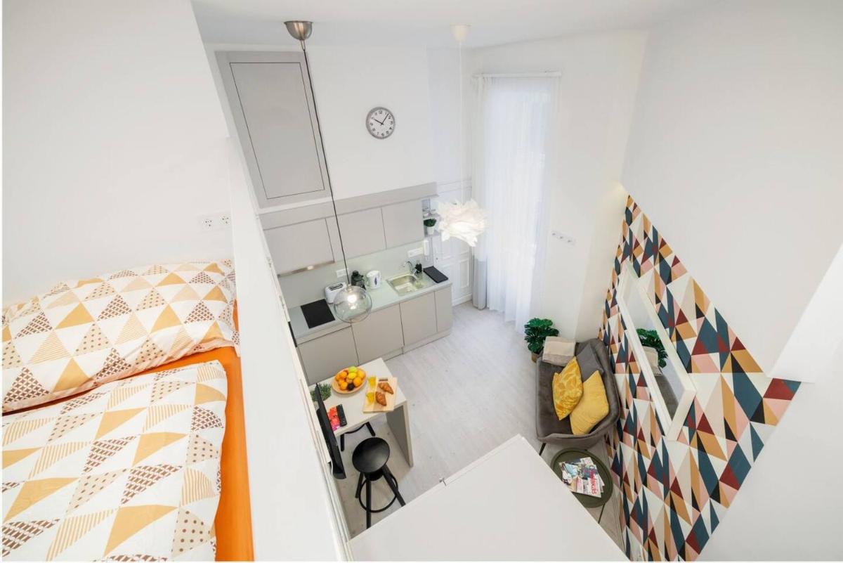 BpR Astro Studio Home - Housity