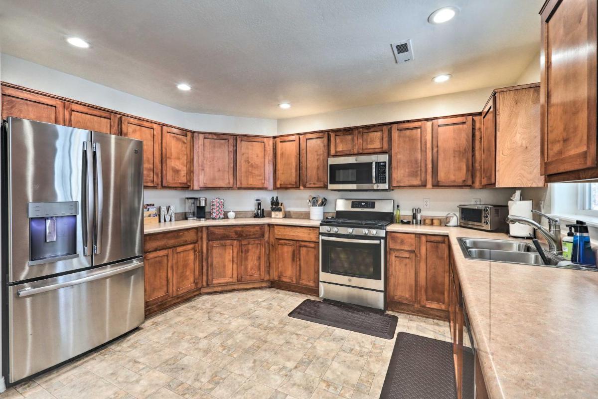 Flagstaff Retreat with Deck about 2 Mi to Downtown - Housity
