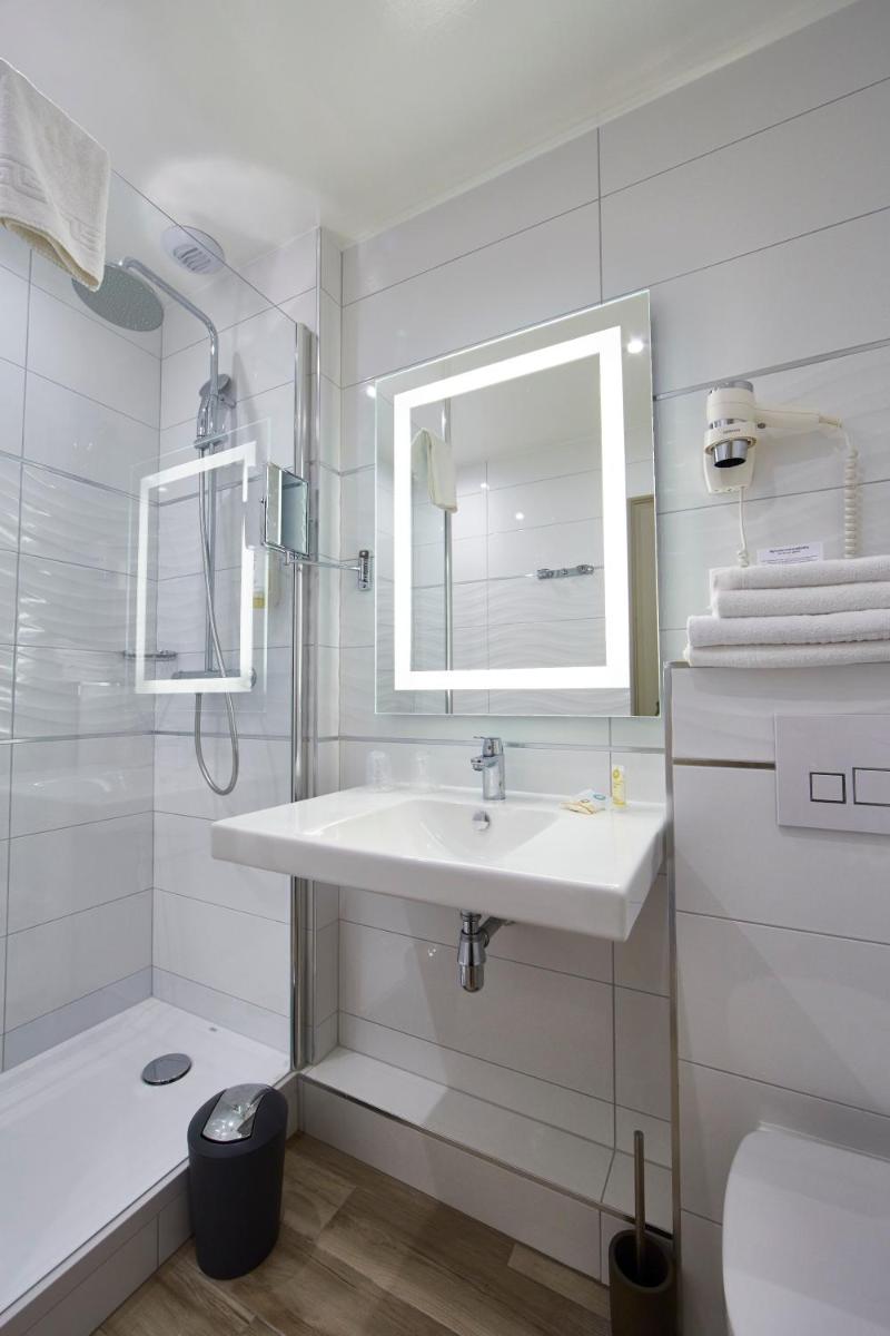 Salle de bains dans l'établissement Best Western Plus Au cheval Blanc à Mulhouse