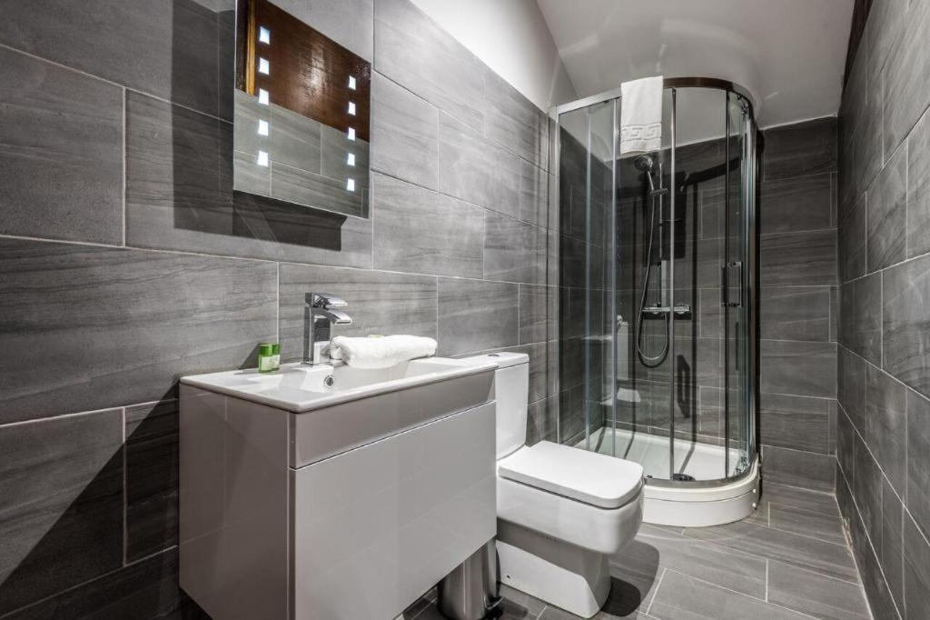 27 Stanley Street Aparthotel by UStay - Housity