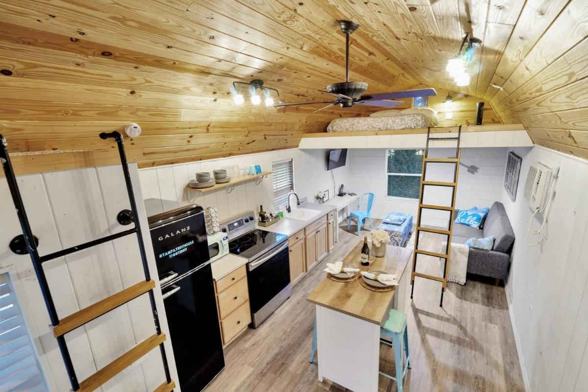 Experience the TINY HOUSE - Housity