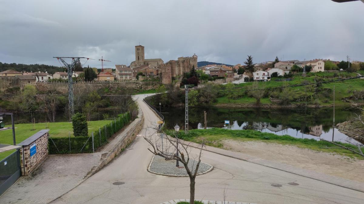 Puente viejo de Buitrago casa Enebro - Housity