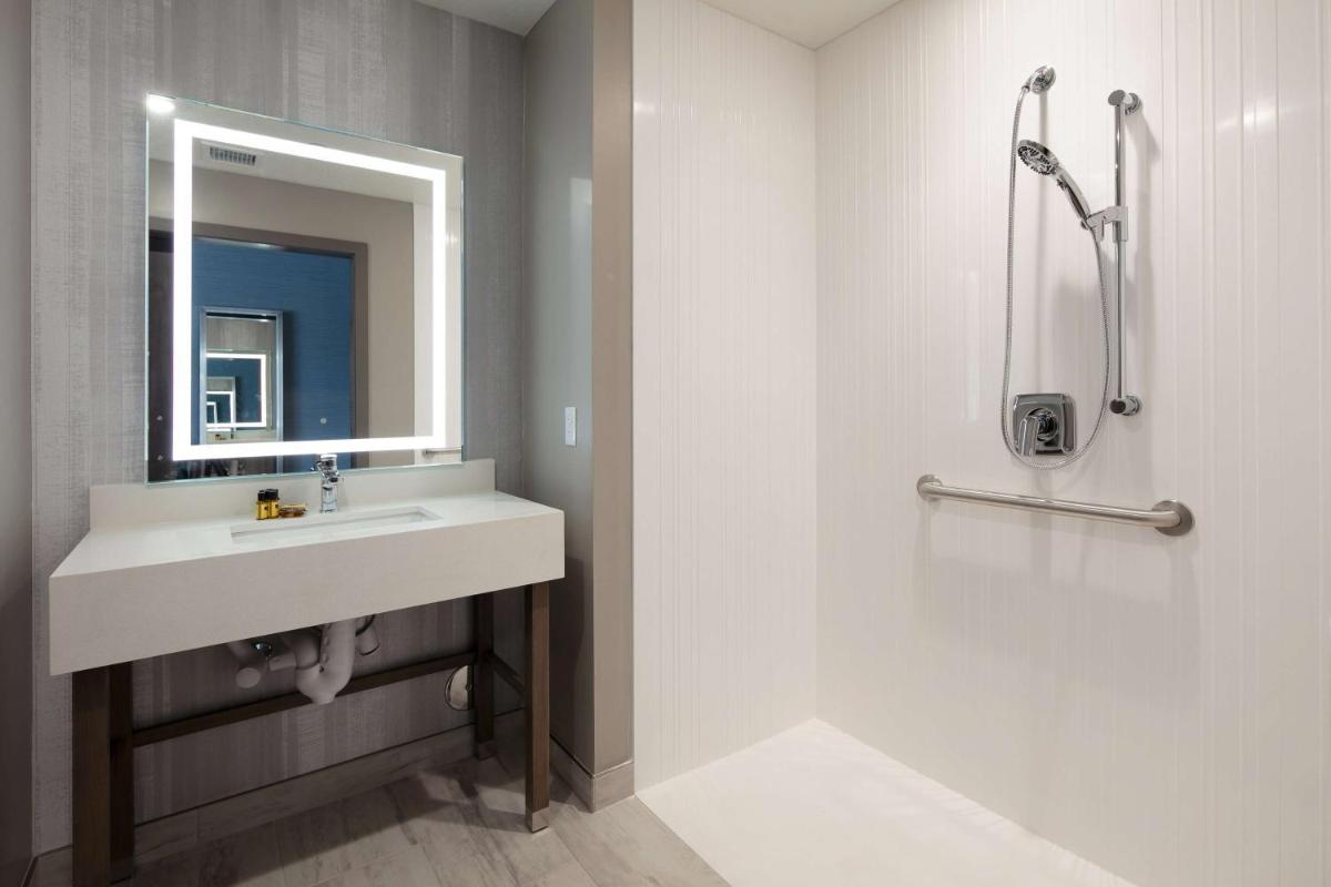 Best Western Plus Settlers Point - Housity