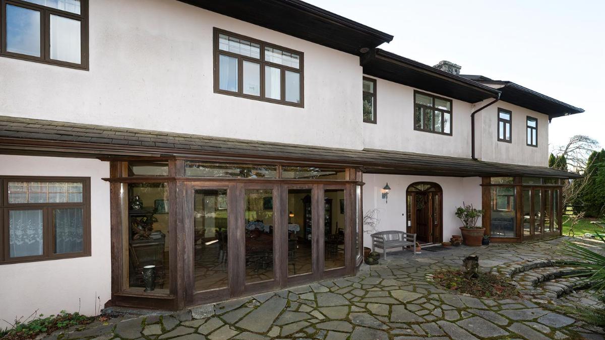 Suitetrails - Deep Cove Estate with Pool