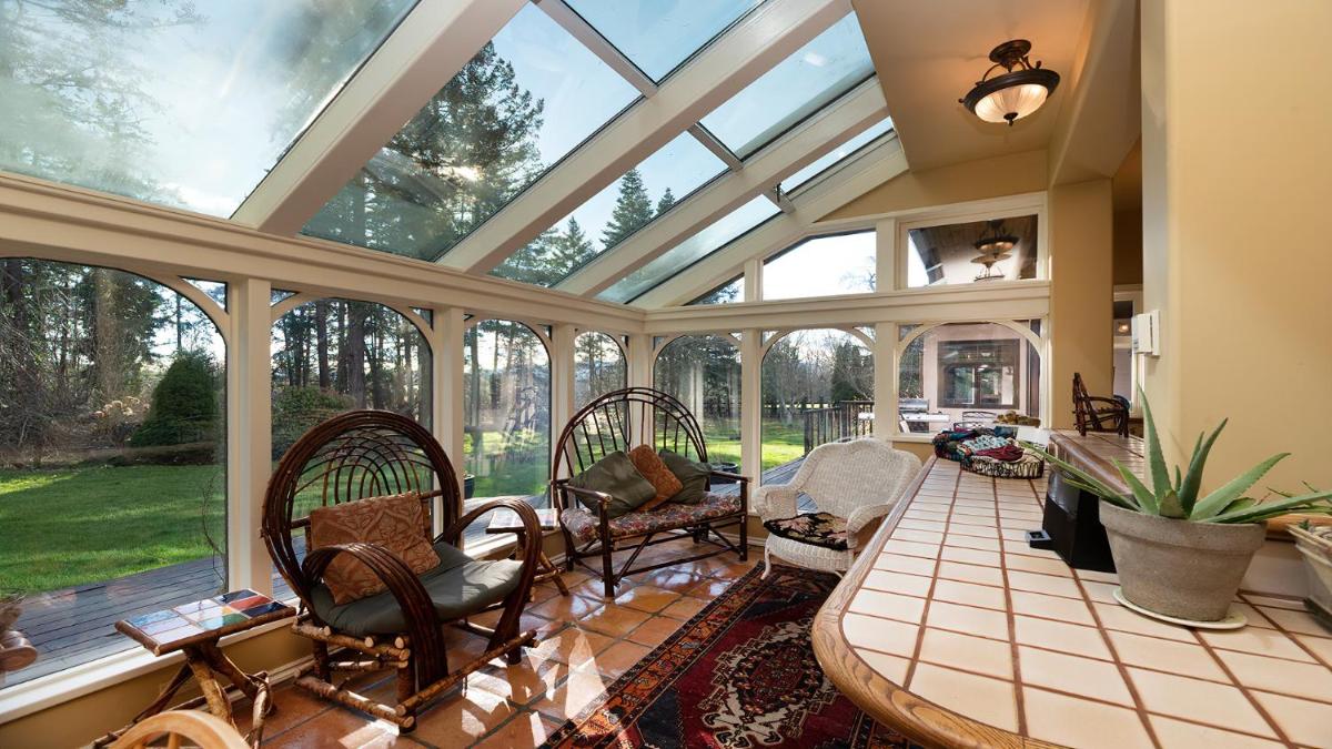 Suitetrails - Deep Cove Estate with Pool