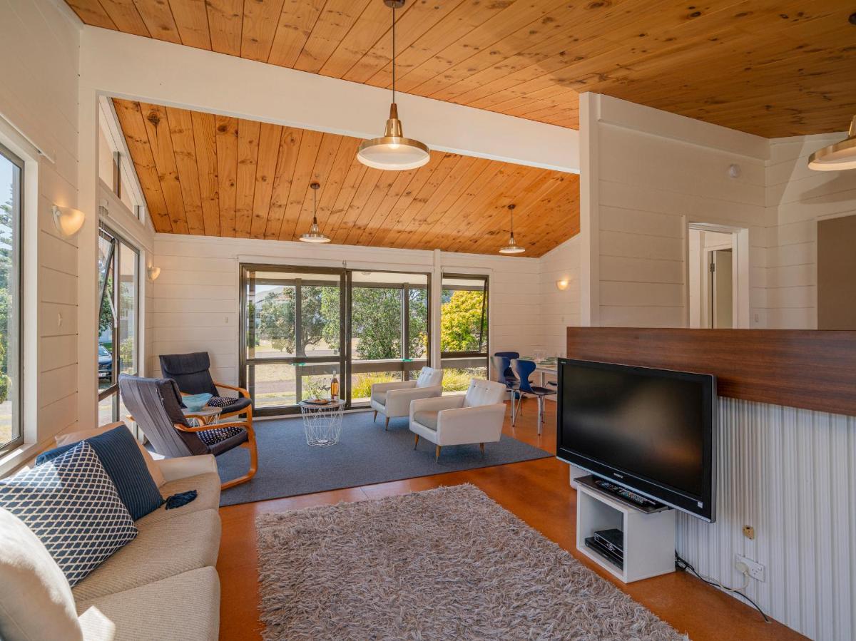 Champion Bach - Pauanui Holiday Home - Housity