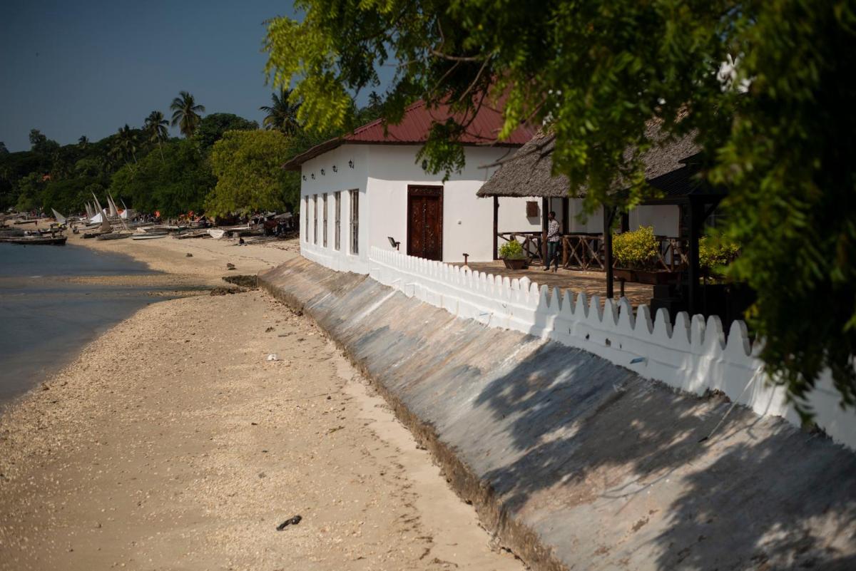 Sea View Beach Hotel - Housity