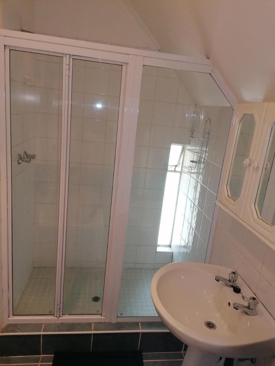 Rural feeling Self Catering Next door to Sandton - Housity