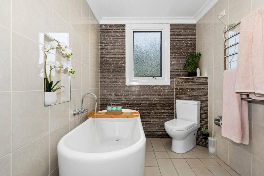 Suitetrails - Newly Renovated Hunter Property-Spa & Lush Gardens