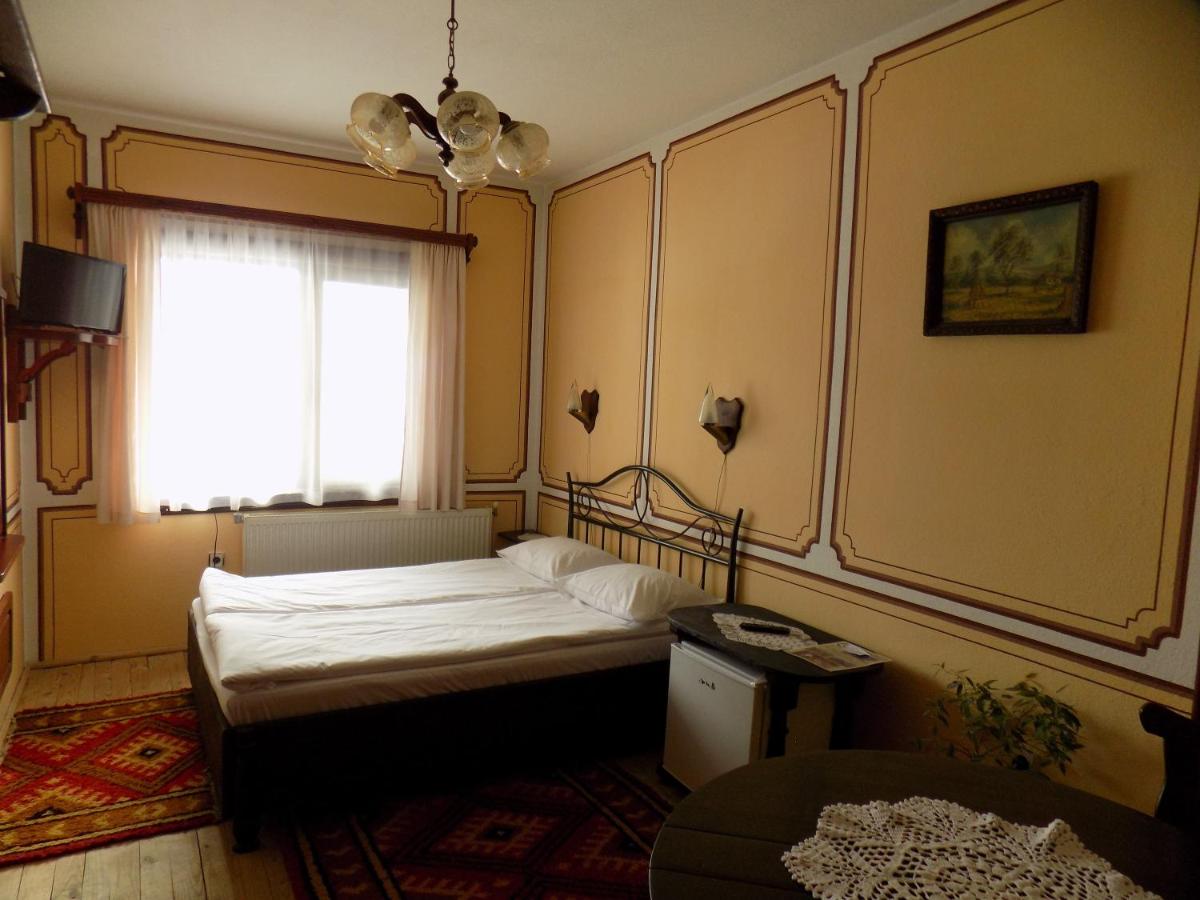 Dona Guest House - Horse Riding - Hizvo