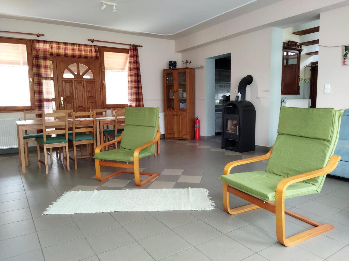 Naszály Kapuja vendégház - Housity
