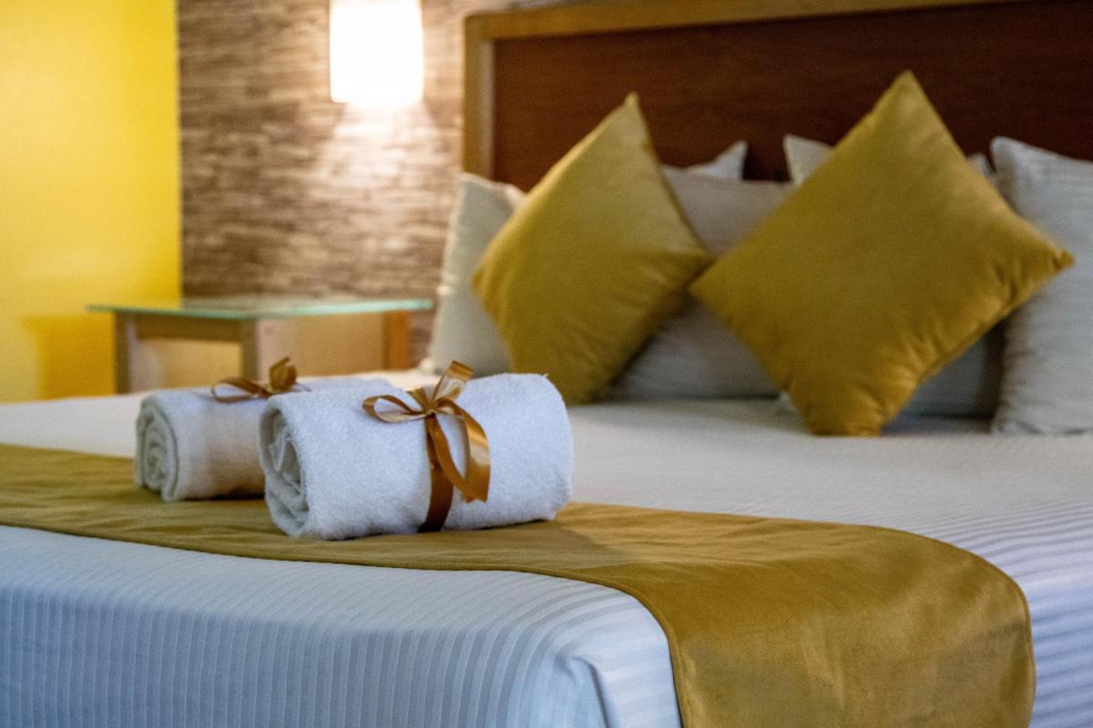 Hotel Colonial Mexicali - Housity