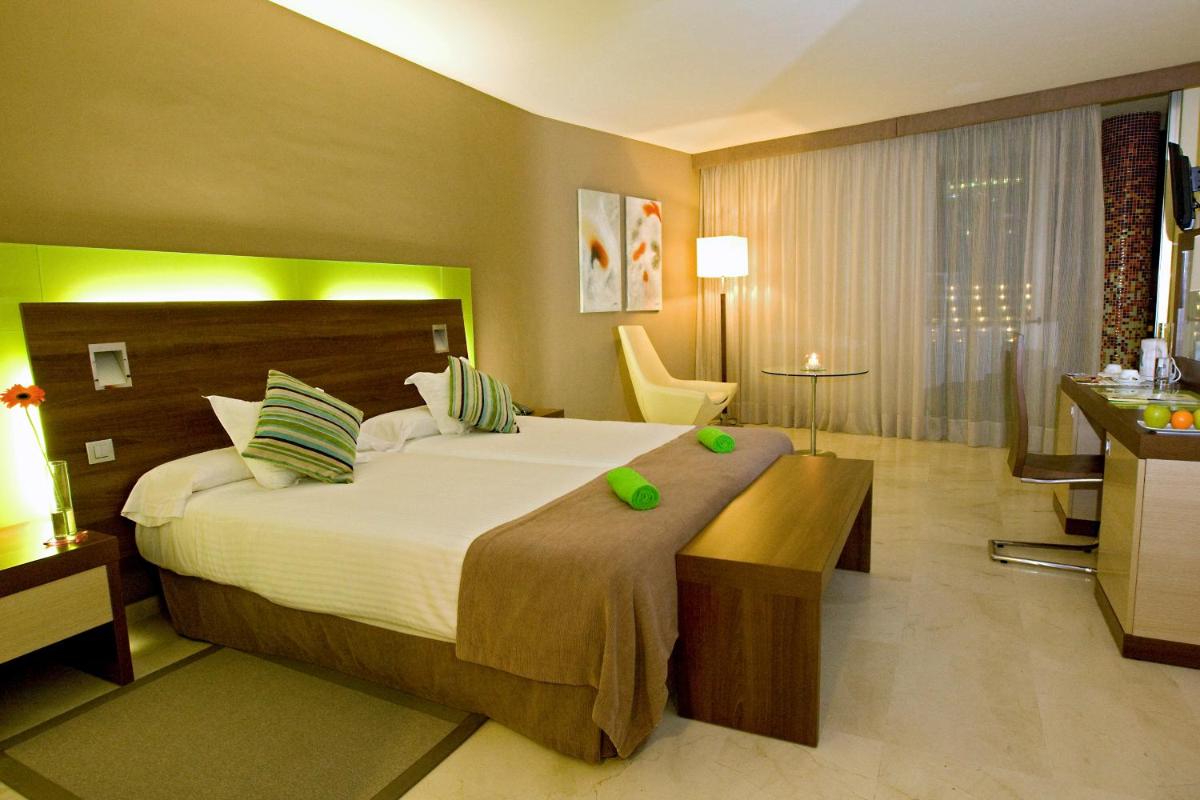 Cama o camas de una habitación en Hotel LIVVO Valle Taurito & Aquapark