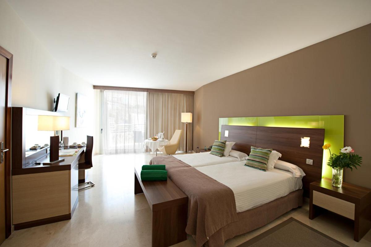 Cama o camas de una habitación en Hotel LIVVO Valle Taurito & Aquapark