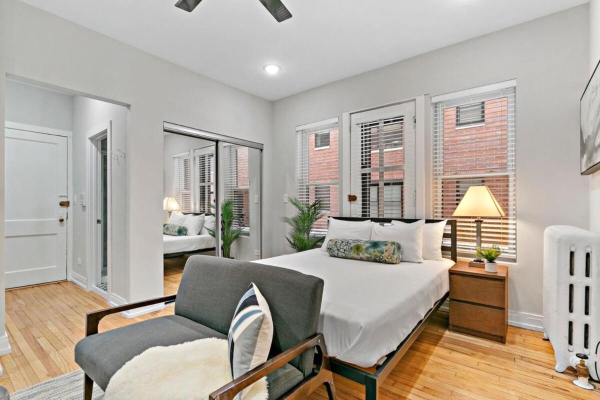 Chic & Updated Studio Apt in East Lakeview - Barry S1 - Housity