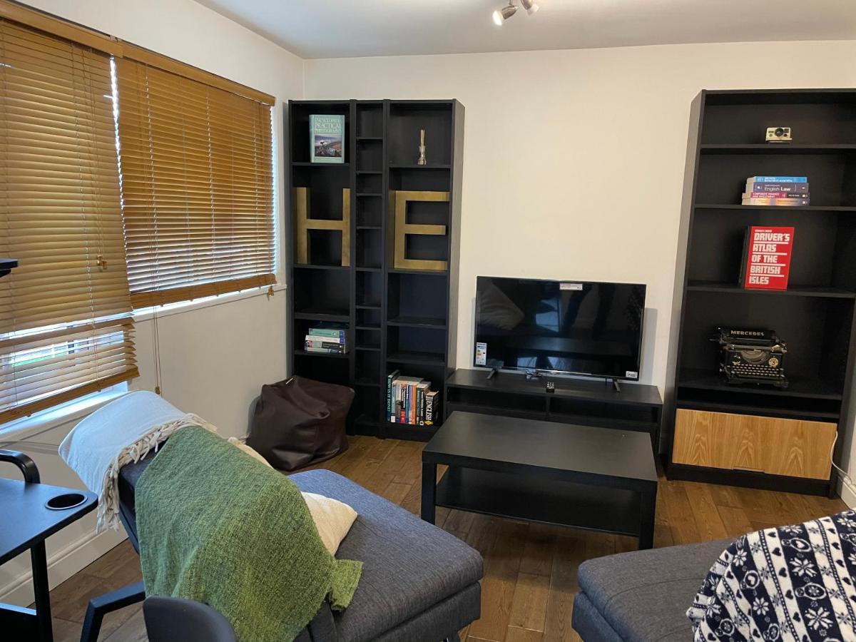 Beautiful apartment right off of Broadway Market - Housity