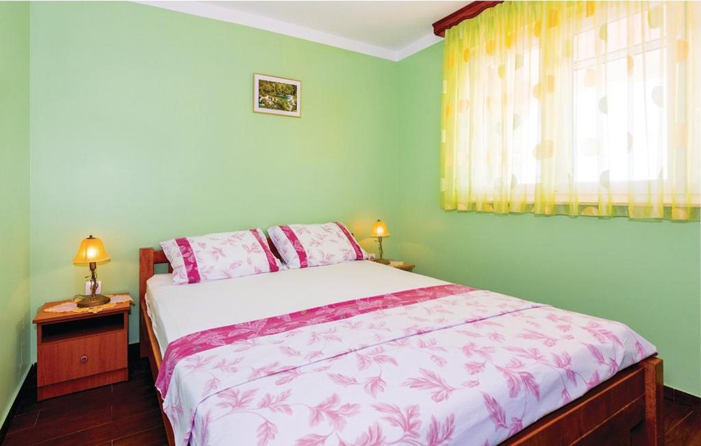 Apartments Hari Tisno - Housity