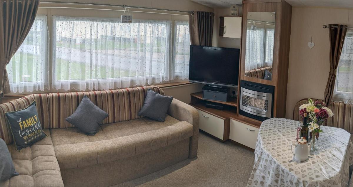 NigElla - West Sands Holiday Park - 2 Bedroom & Pet Friendly - Housity